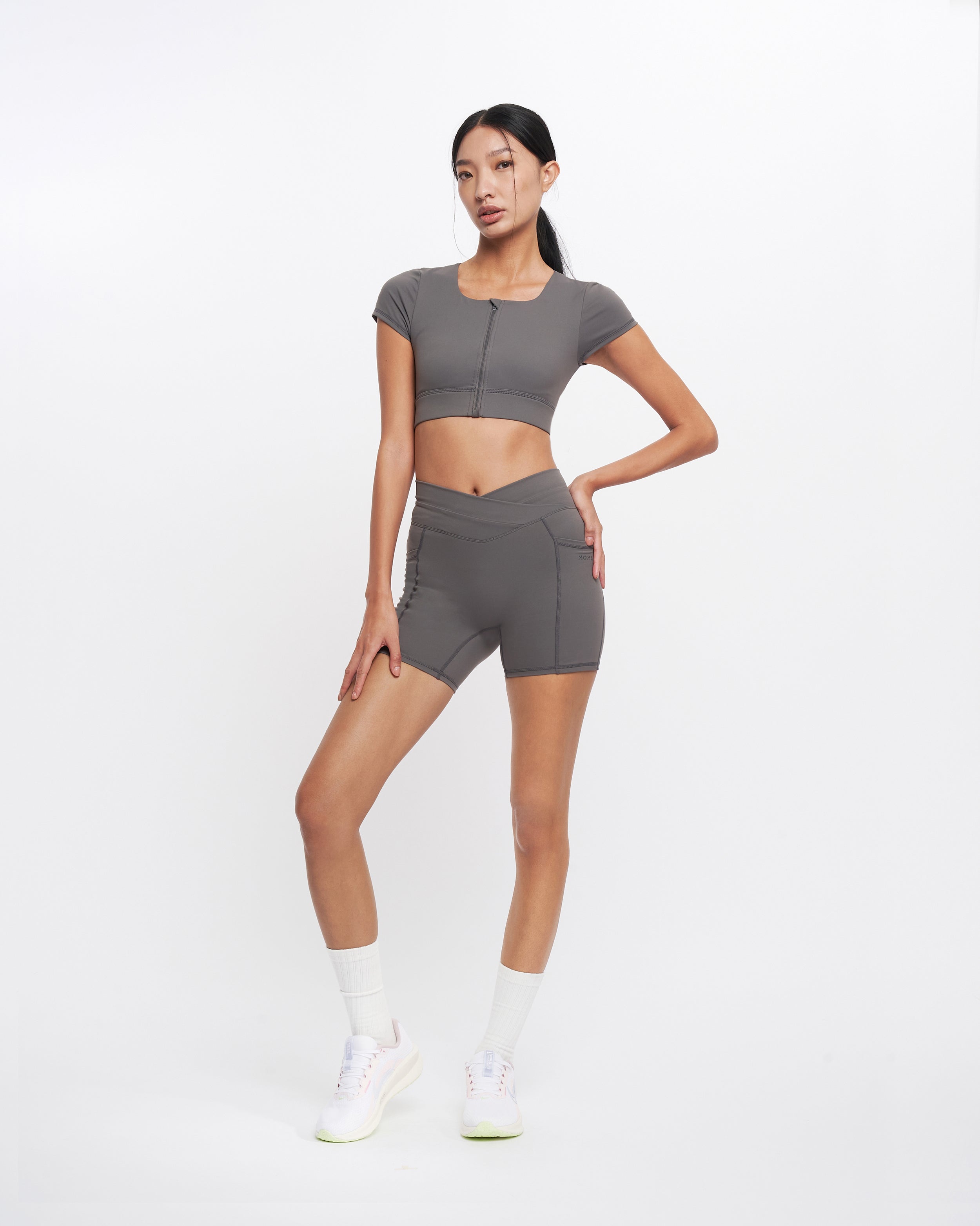 Front-zip Open-back Short-sleeves – MoMa Activewear
